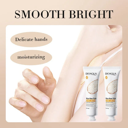 Creme para as mãos com extrato de arroz, hidrata e nutre sem deixar a pele oleosa, nutre profundamente, possui textura delicada, ideal para o cuidado das mãos e manutenção sazonal. Embalagem prática e fácil de transportar