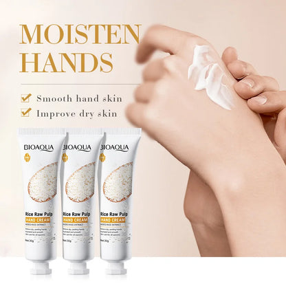 Creme para as mãos com extrato de arroz, hidrata e nutre sem deixar a pele oleosa, nutre profundamente, possui textura delicada, ideal para o cuidado das mãos e manutenção sazonal. Embalagem prática e fácil de transportar
