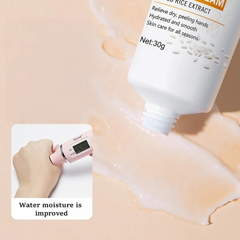 Creme para as mãos com extrato de arroz, hidrata e nutre sem deixar a pele oleosa, nutre profundamente, possui textura delicada, ideal para o cuidado das mãos e manutenção sazonal. Embalagem prática e fácil de transportar
